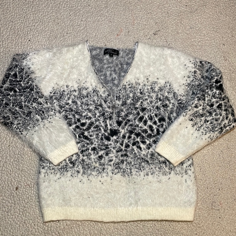 Nicole Sabbattini Pullover Long Sleeve Sweater